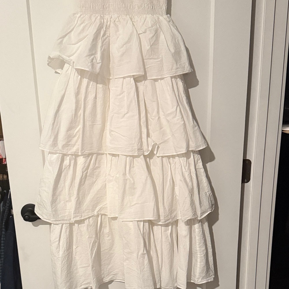 Elegant White Tiered Midi Dress - Picture 4 of 6
